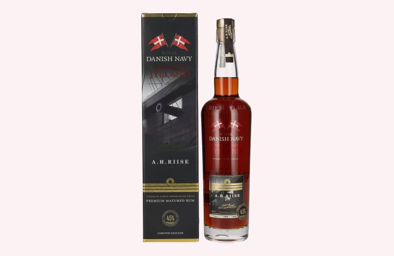 A.H. Riise Royal DANISH NAVY The Frigate JYLLAND Superior Spirit Drink 45% Vol. 0,7l in Geschenkbox